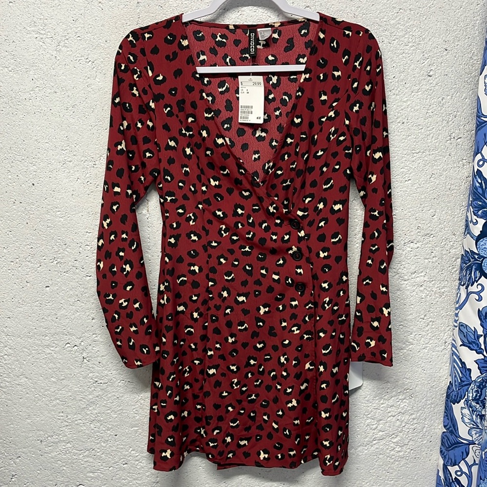 NWT Divided H&M Dress Burgundy Red Cheetah Leopard 🐆 Wrap Long Sleeve Size 6